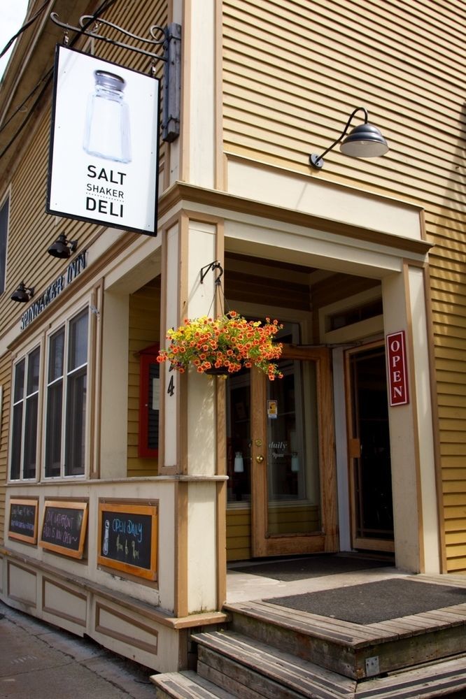 Salt Shaker Deli & Inn Луненбург Екстериор снимка